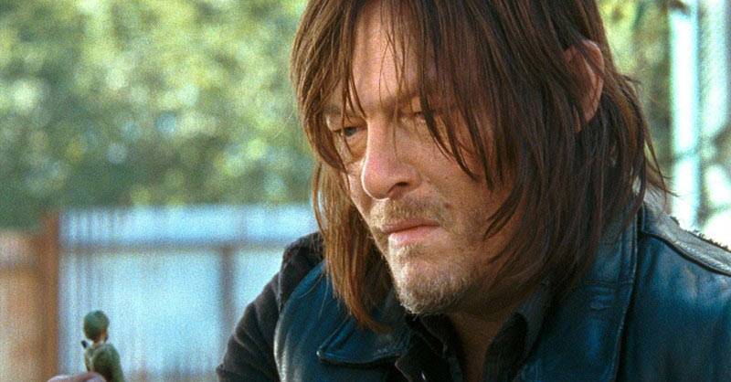 A Walking Dead Character Starts to Look More Like He Does In the Comics A Walking Dead Character Starts to Look More Like He Does In the Comics